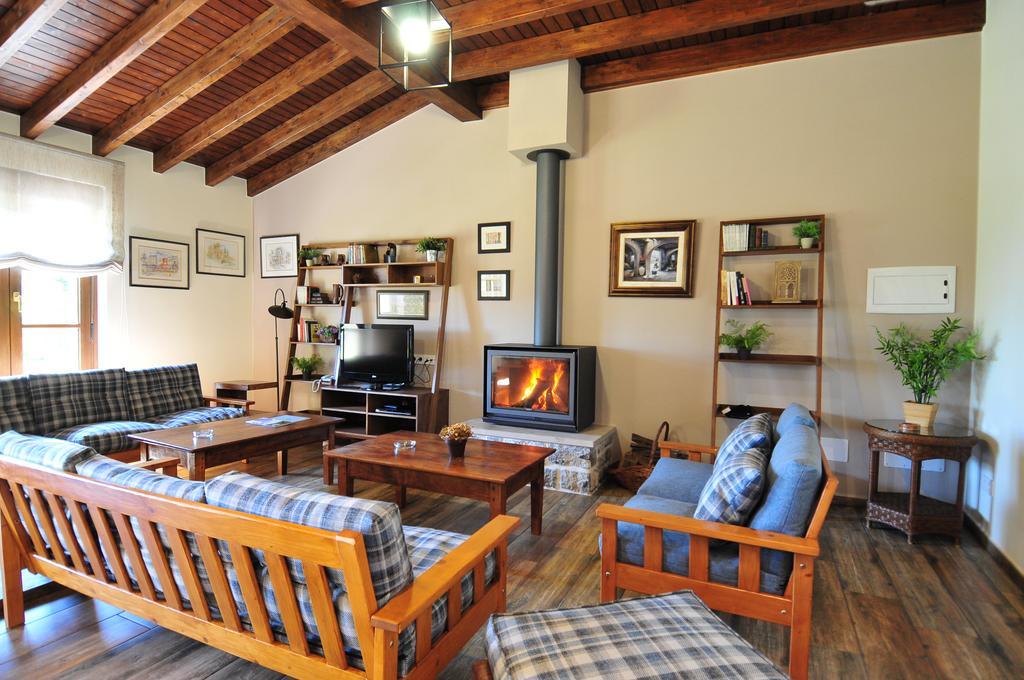 Casas Rurales El Llugaron Miravalles Esterno foto