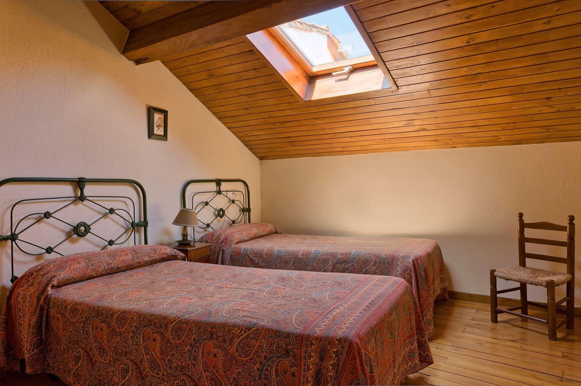 Casas Rurales El Llugaron Miravalles Esterno foto